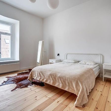 Spacious 2-Bedroom Flat In Old Town By Urban Rent Vilnius Ngoại thất bức ảnh