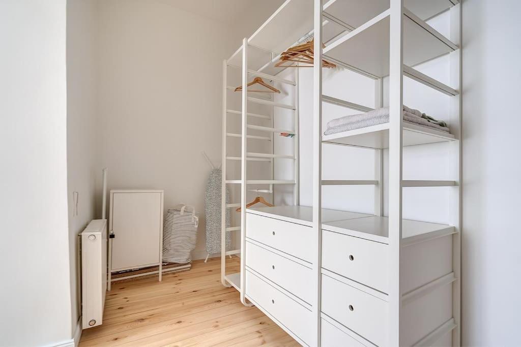 Spacious 2-Bedroom Flat In Old Town By Urban Rent Vilnius Ngoại thất bức ảnh