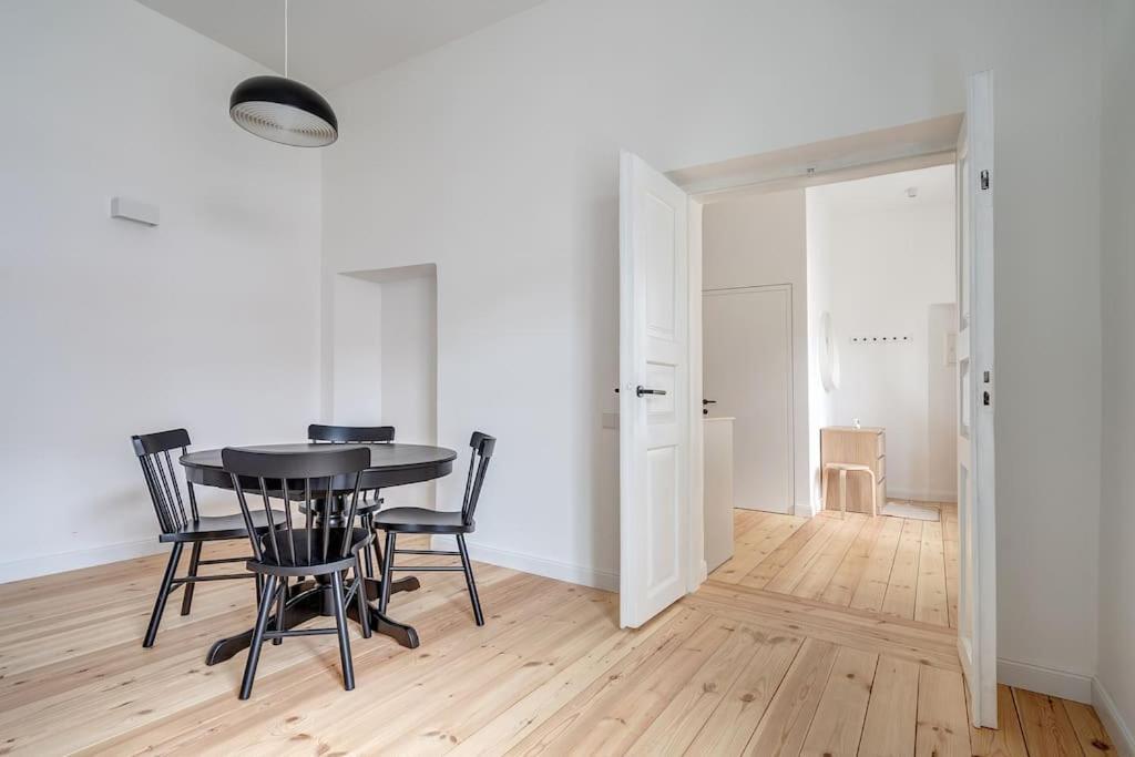 Spacious 2-Bedroom Flat In Old Town By Urban Rent Vilnius Ngoại thất bức ảnh