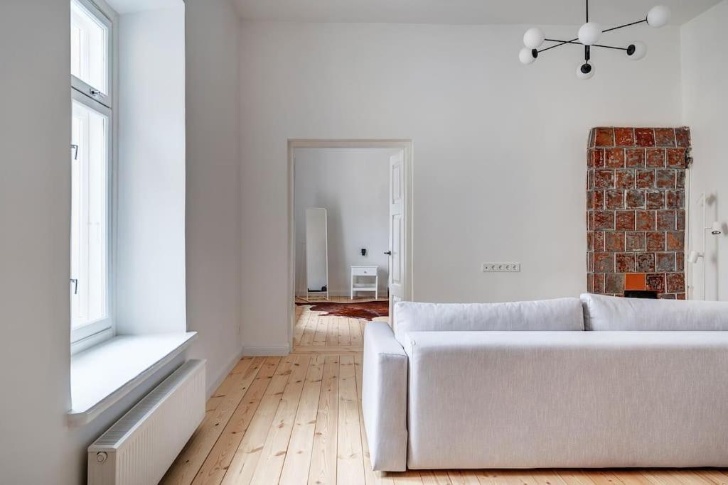 Spacious 2-Bedroom Flat In Old Town By Urban Rent Vilnius Ngoại thất bức ảnh