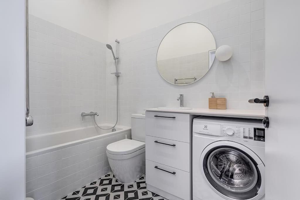 Spacious 2-Bedroom Flat In Old Town By Urban Rent Vilnius Ngoại thất bức ảnh