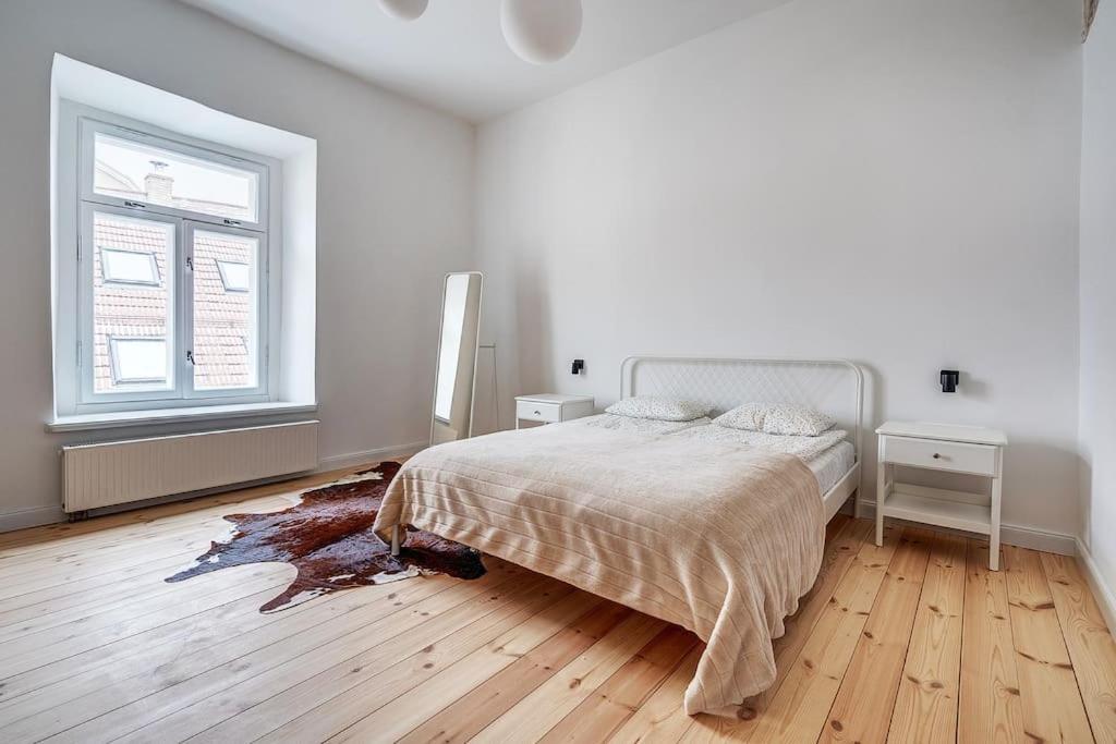 Spacious 2-Bedroom Flat In Old Town By Urban Rent Vilnius Ngoại thất bức ảnh