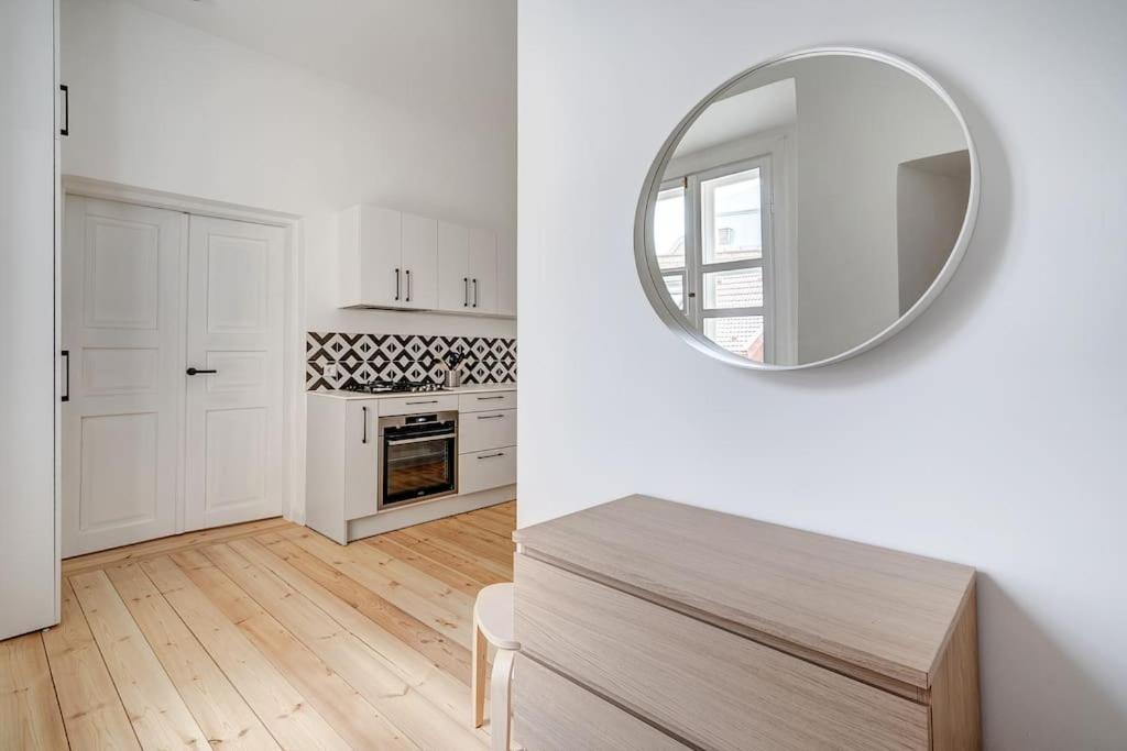 Spacious 2-Bedroom Flat In Old Town By Urban Rent Vilnius Ngoại thất bức ảnh
