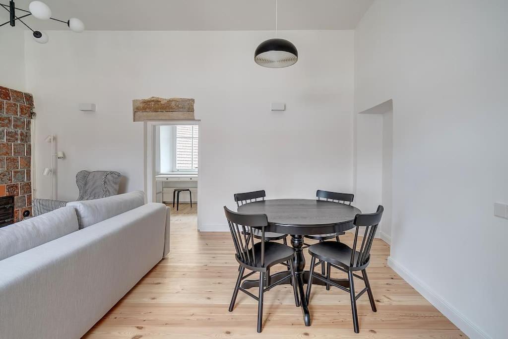Spacious 2-Bedroom Flat In Old Town By Urban Rent Vilnius Ngoại thất bức ảnh