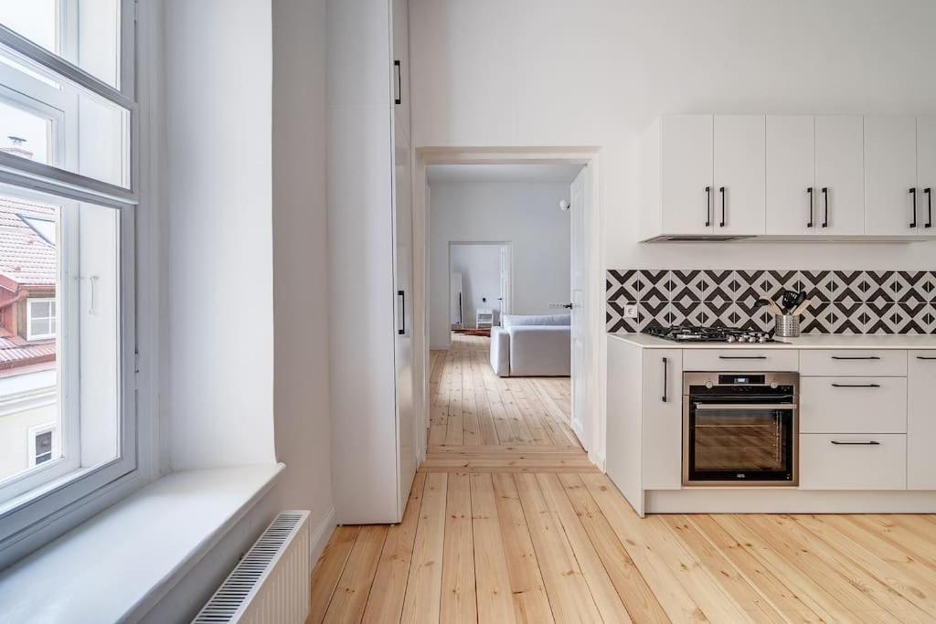 Spacious 2-Bedroom Flat In Old Town By Urban Rent Vilnius Ngoại thất bức ảnh