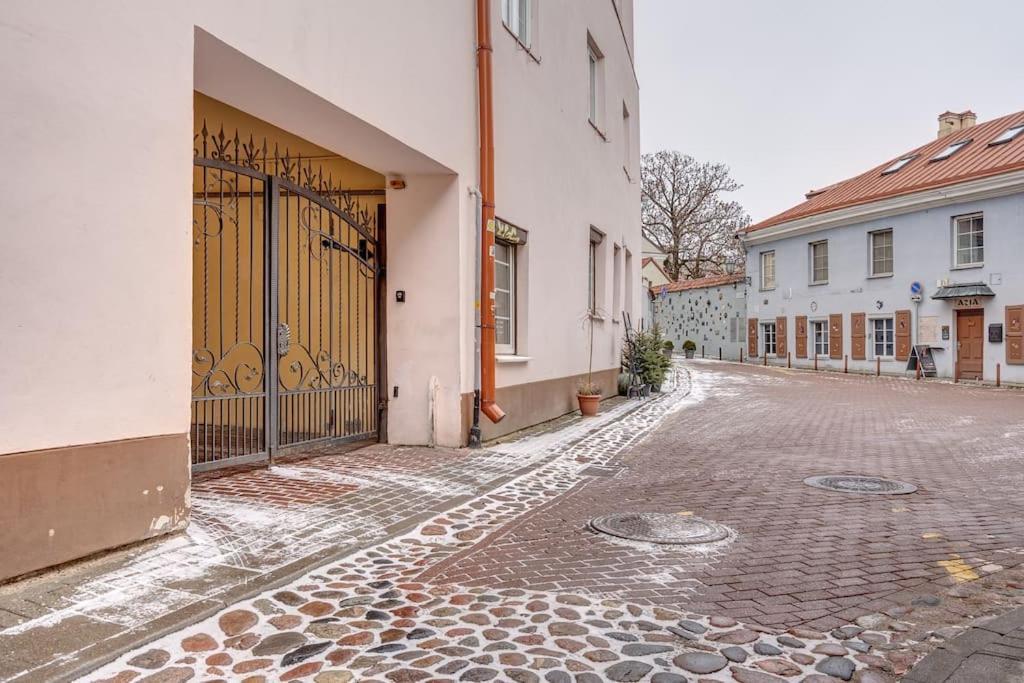 Spacious 2-Bedroom Flat In Old Town By Urban Rent Vilnius Ngoại thất bức ảnh