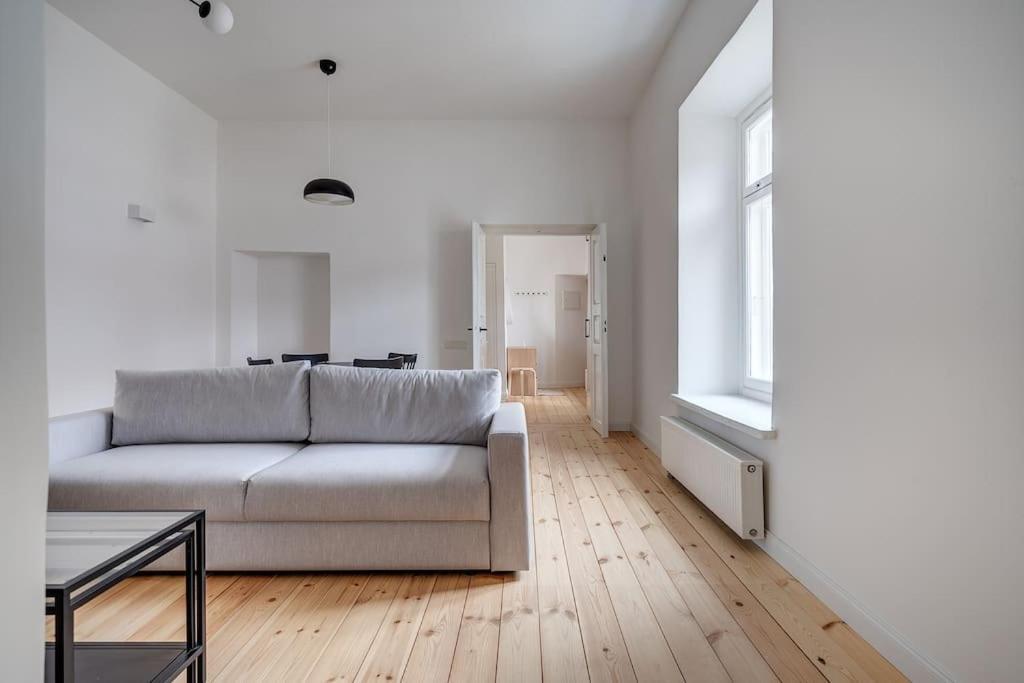 Spacious 2-Bedroom Flat In Old Town By Urban Rent Vilnius Ngoại thất bức ảnh