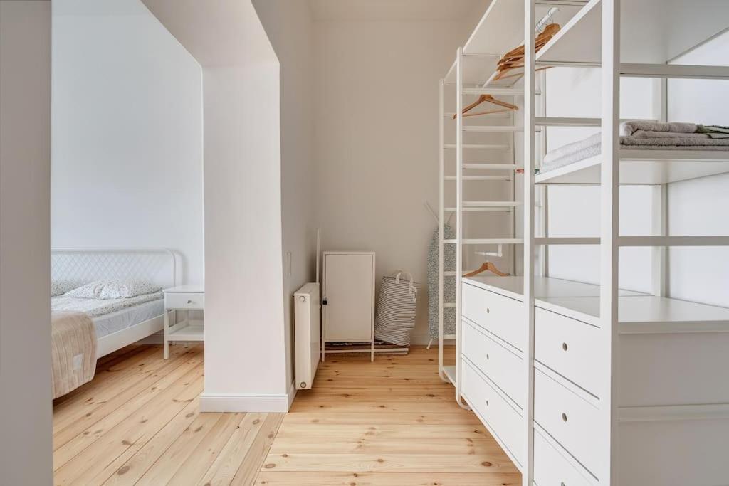 Spacious 2-Bedroom Flat In Old Town By Urban Rent Vilnius Ngoại thất bức ảnh