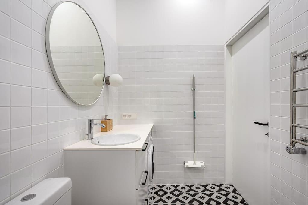 Spacious 2-Bedroom Flat In Old Town By Urban Rent Vilnius Ngoại thất bức ảnh