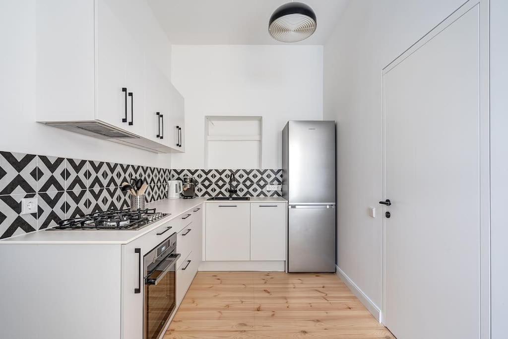 Spacious 2-Bedroom Flat In Old Town By Urban Rent Vilnius Ngoại thất bức ảnh